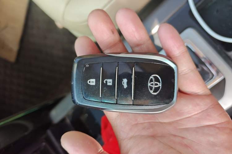 Used Toyota Prado 2014 2.7L Automatic Standard Edition Vehicle Key