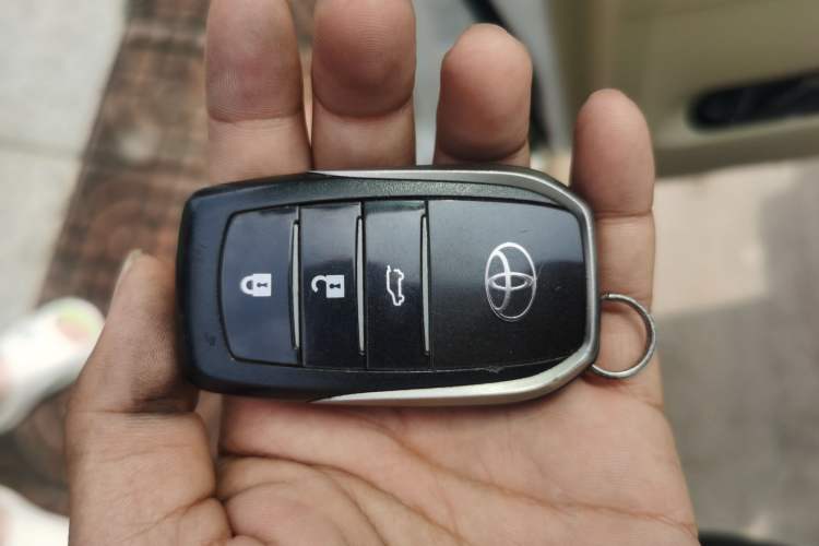 Used Toyota Prado 2014 4.0L Automatic TX-L Vehicle Key