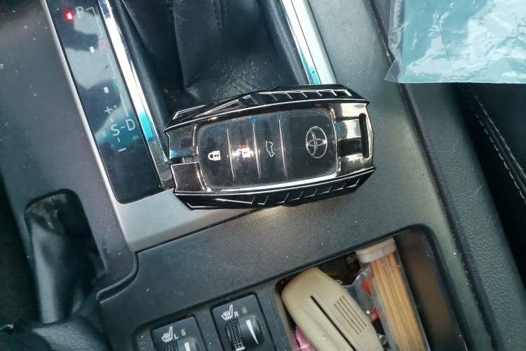 Used Toyota Prado 2014 4.0L Automatic TX-L NAVI Vehicle Key