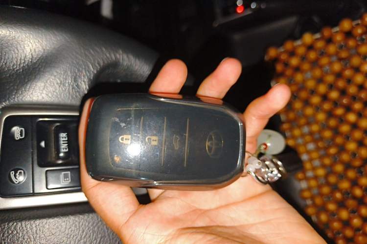 Used Toyota Prado 2014 4.0L Automatic TX-L Vehicle Key