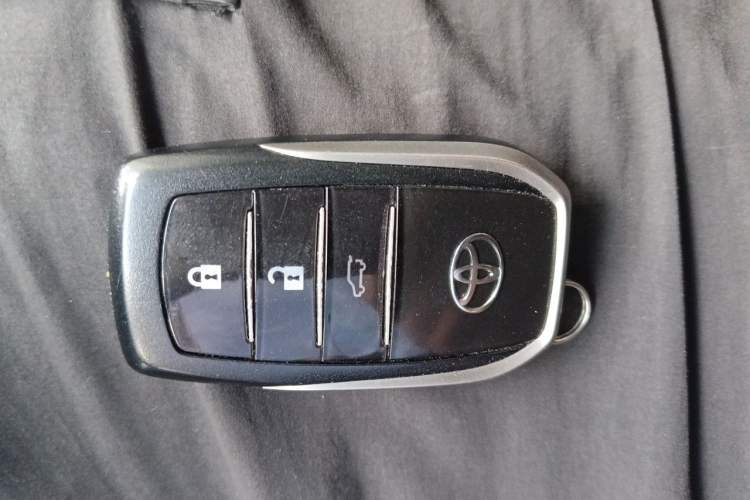 Used Toyota Prado 2014 4.0L Automatic TX-L Vehicle Key