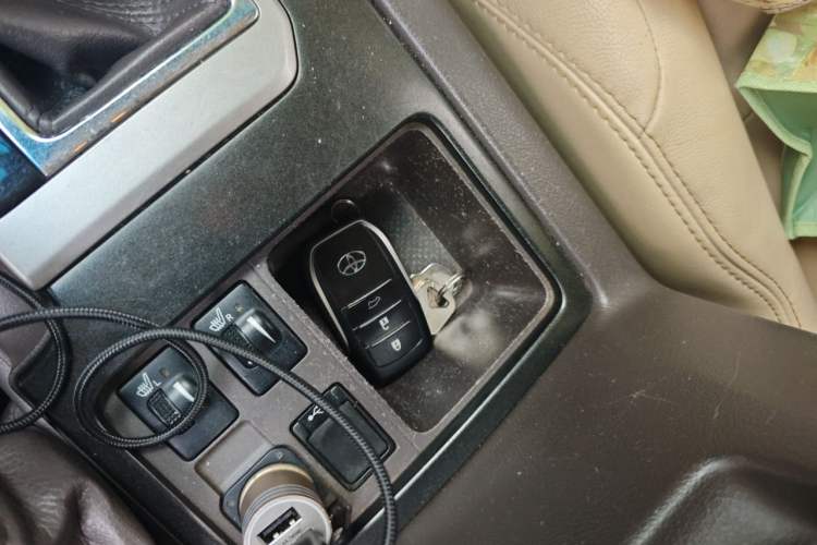 Used Toyota Prado 2014 4.0L Automatic TX-L NAVI Vehicle Key