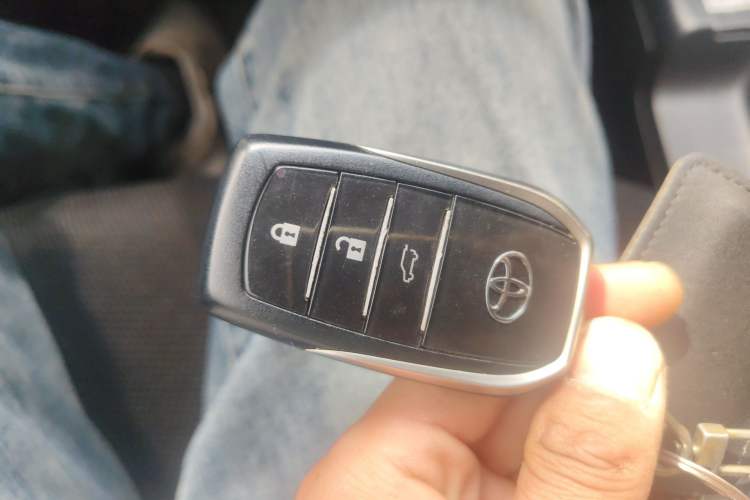 Used Toyota Prado 2014 4.0L Automatic TX-L NAVI Vehicle Key