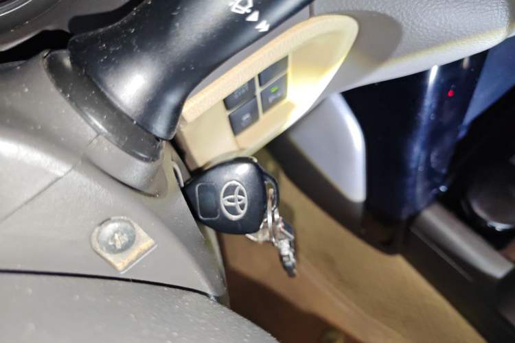 Used Toyota Prado 2014 2700 TX 7-Seater Middle East Version Vehicle Key