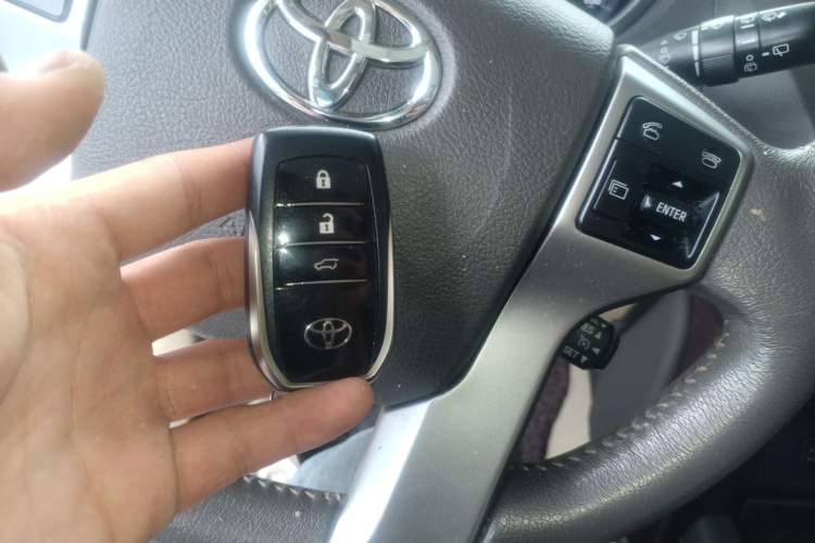 Used Toyota Prado 2014 4.0L Automatic TX-L Vehicle Key