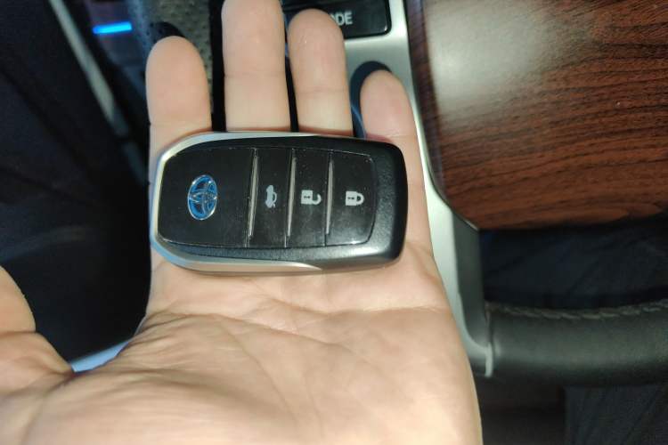 Used Toyota Prado 2014 2.7L Automatic Standard Edition Vehicle Key