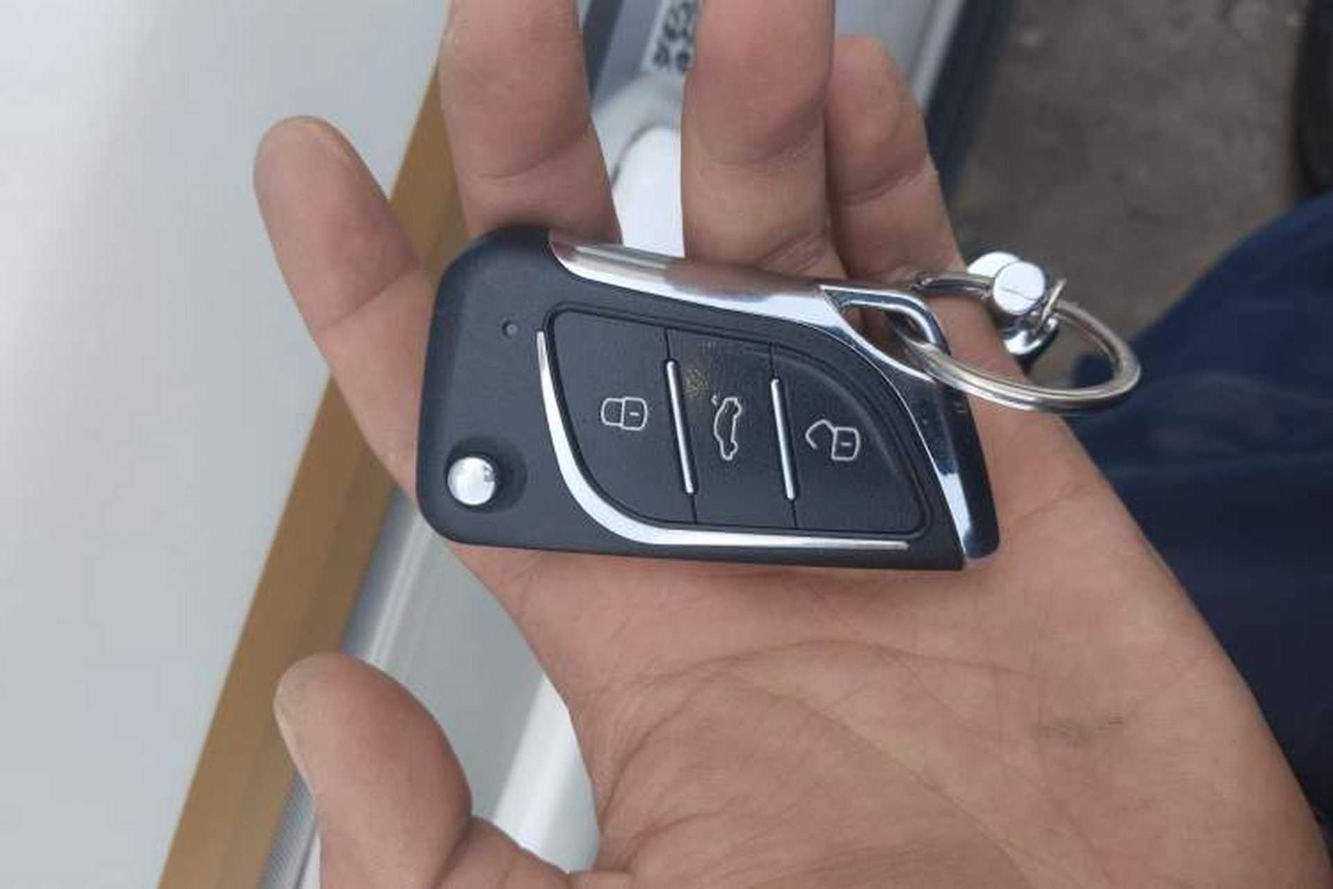 Used Toyota Prado 2014 2700 TX 7-Seater Middle East Version Vehicle Key