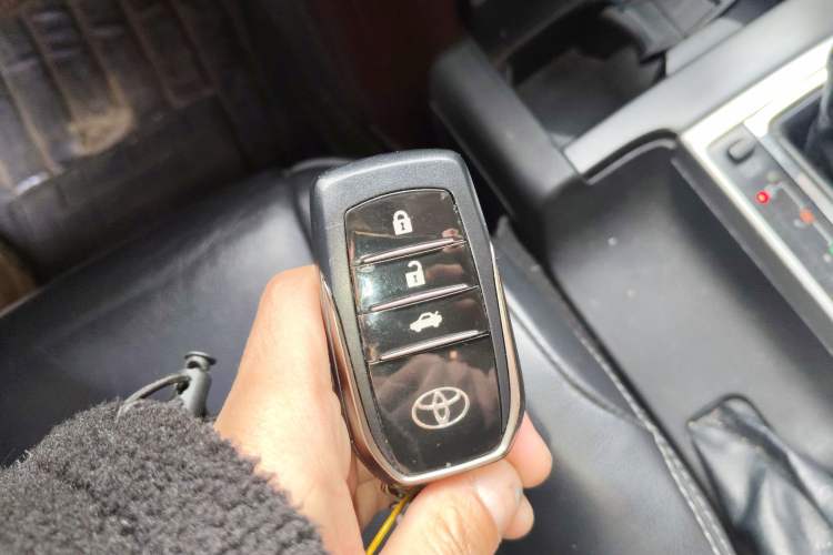 Used Toyota Prado 2014 4.0L Automatic TX-L Vehicle Key