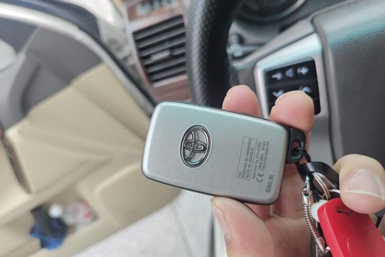 Used Toyota Prado 2014 4.0L Low-Power Version Middle East Edition Vehicle Key