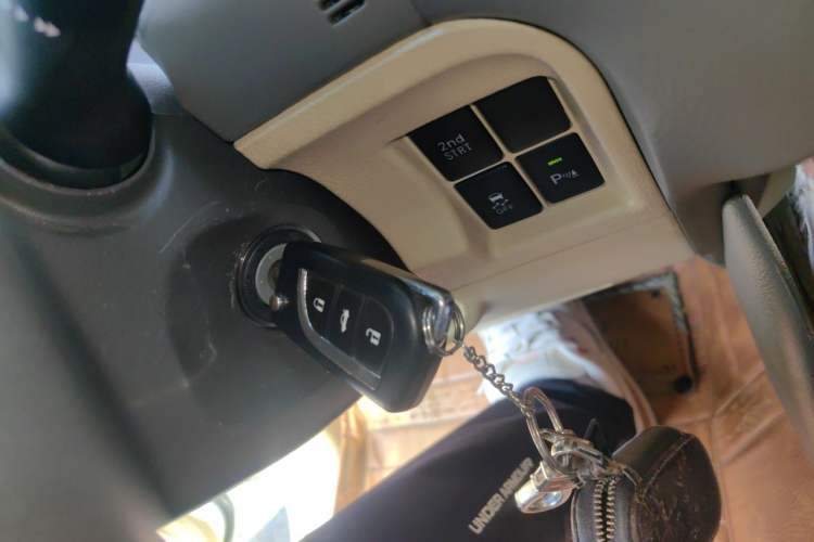 Used Toyota Prado 2014 2700 TX 7-Seater Middle East Version Vehicle Key