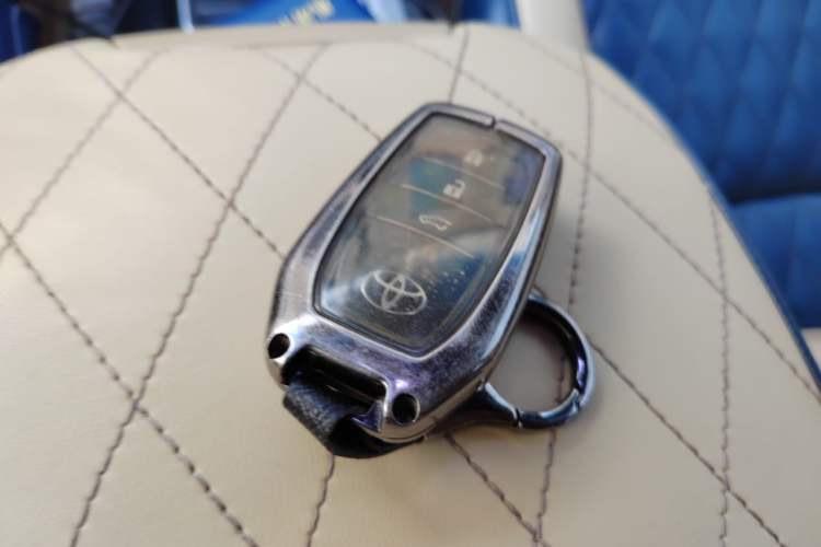 Used Toyota Prado 2014 4.0L Automatic TX-L Vehicle Key