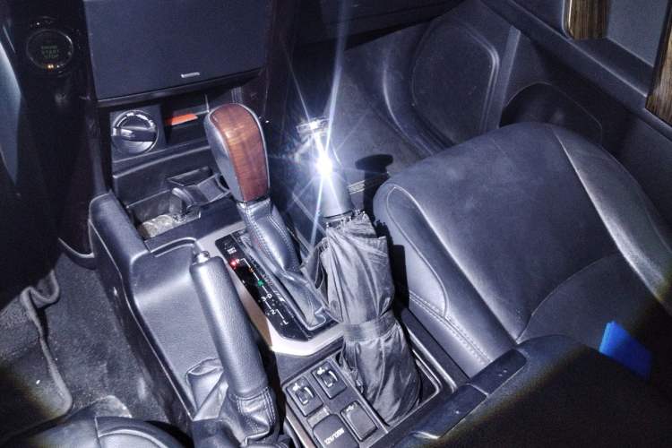 Used Toyota Prado 2015 2.7L Automatic Standard Edition Gear Lever