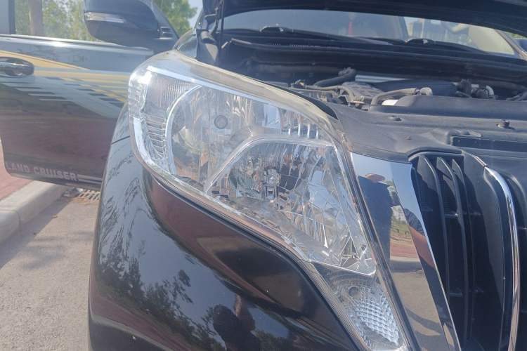 Used Toyota Prado  Right Front Headlight