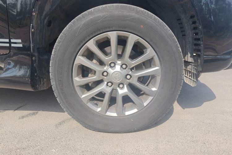 Used Toyota Prado  Right Front Wheel Hub