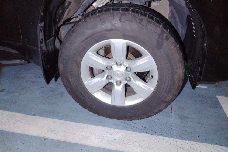 Used Toyota Prado 2015 2.7L Automatic Standard Edition Right Front Wheel Hub
