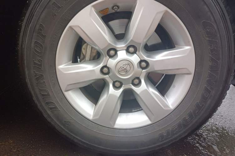 Used Toyota Prado 2015 2.7L Automatic Standard Edition Right Front Wheel Hub