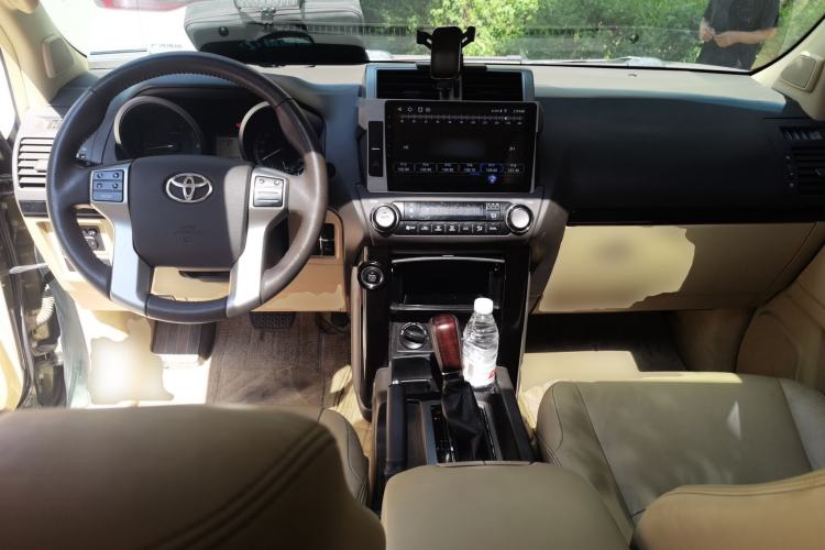 Used Toyota Prado  Center Console