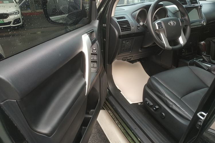 Used Toyota Prado 2015 2.7L Automatic Standard Edition Driver Seat