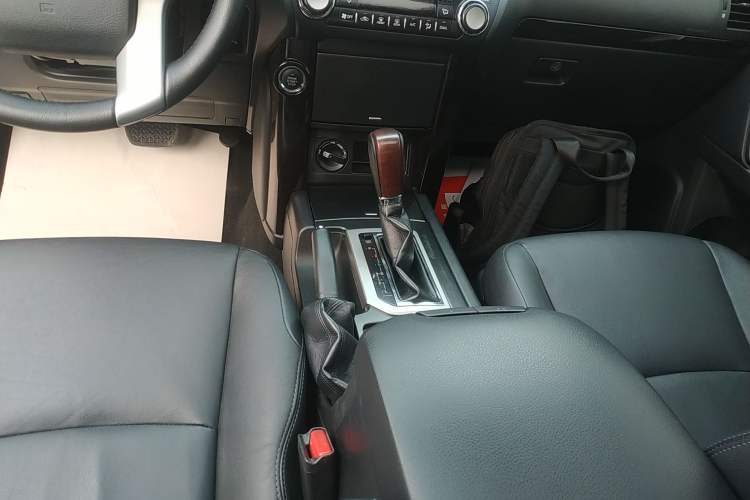 Used Toyota Prado 2015 2.7L Automatic Standard Edition Gear Lever
