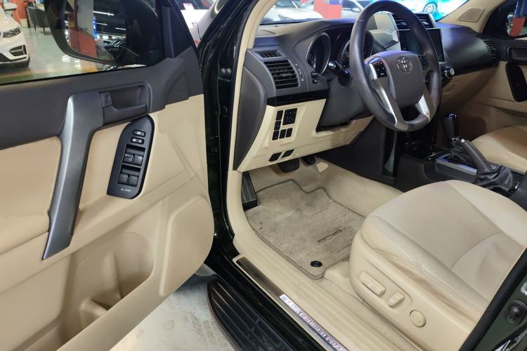 Used Toyota Prado 2015 2.7L Parallel Import Interior 3