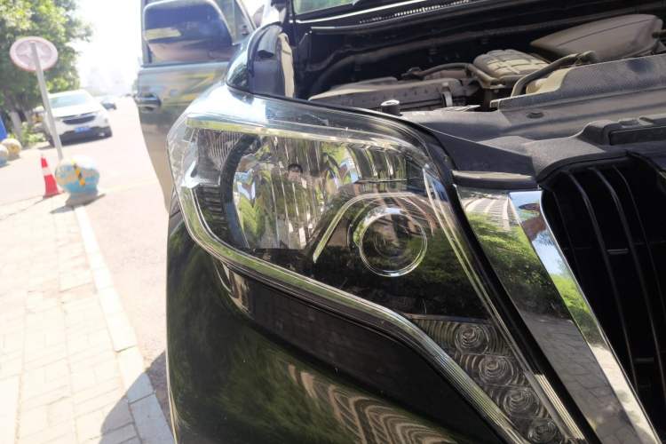 Used Toyota Prado  Right Front Headlight