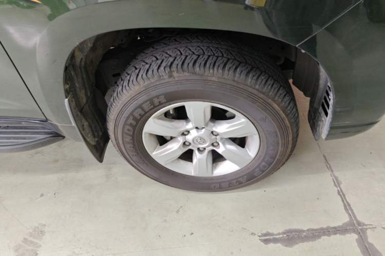 Used Toyota Prado 2015 2.7L Automatic Luxury Edition Right Front Wheel Hub