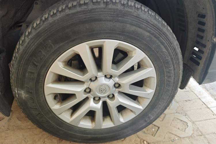 Used Toyota Prado  Right Front Wheel Hub