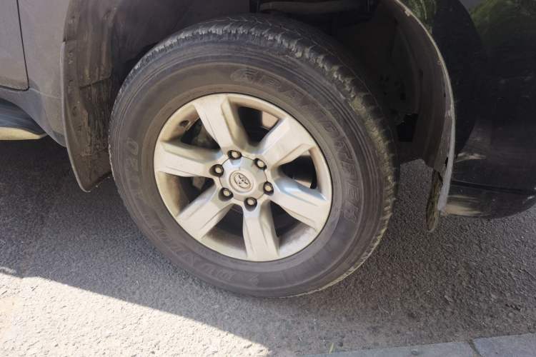 Used Toyota Prado  Right Front Wheel Hub
