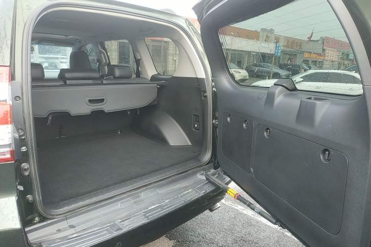 Used Toyota Prado 2015 2.7L Automatic Standard Edition Trunk