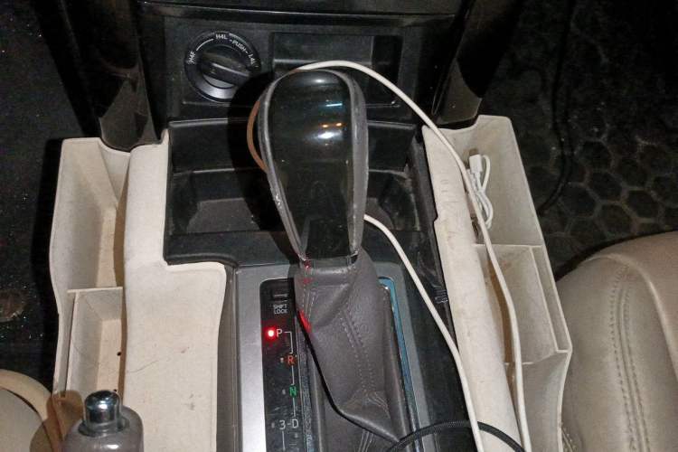 Used Toyota Prado 2015 2.7L Automatic Luxury Edition Gear Lever