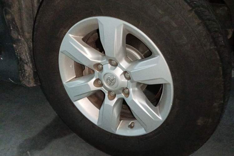 Used Toyota Prado 2015 2.7L Automatic Luxury Edition Right Front Wheel Hub