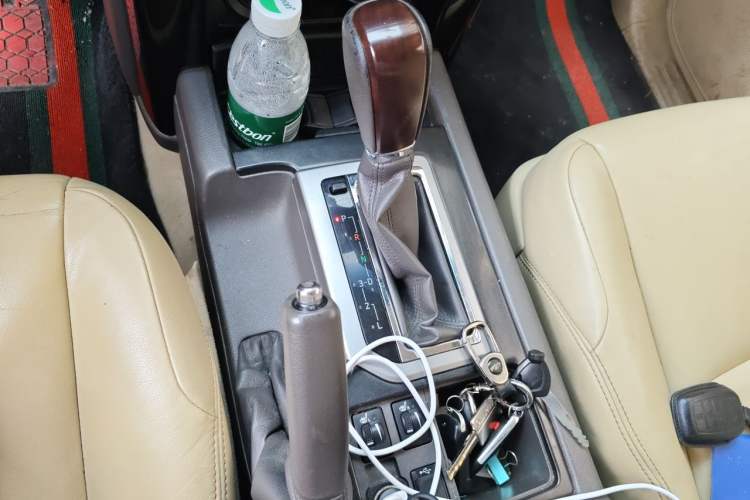 Used Toyota Prado 2015 2.7L Automatic Standard Edition Gear Lever