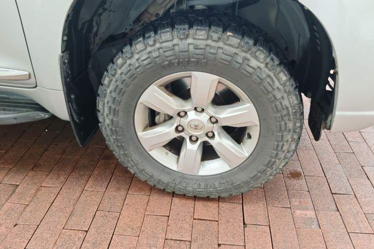 Used Toyota Prado 2015 2.7L Automatic Standard Edition Right Front Wheel Hub