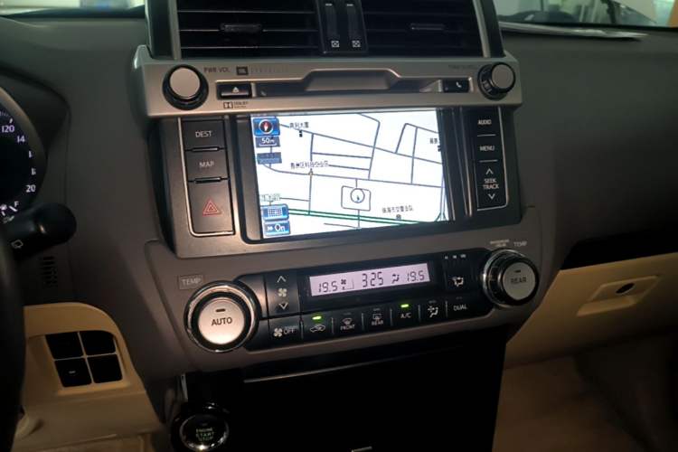 Used Toyota Prado 2015 2.7L Automatic Luxury Edition Audio And AC Panel