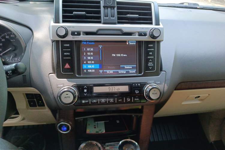 Used Toyota Prado 2015 2.7L 4x4 Gasoline Version 7 Seats U.S. Specification Audio And AC Panel