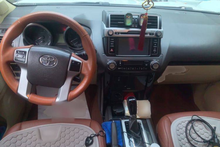 Used Toyota Prado  Center Console