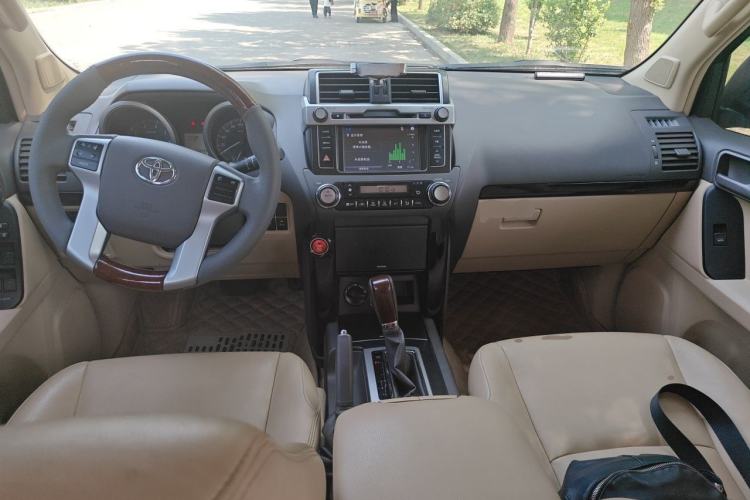 Used Toyota Prado 2015 2.7L Automatic Standard Edition Center Console