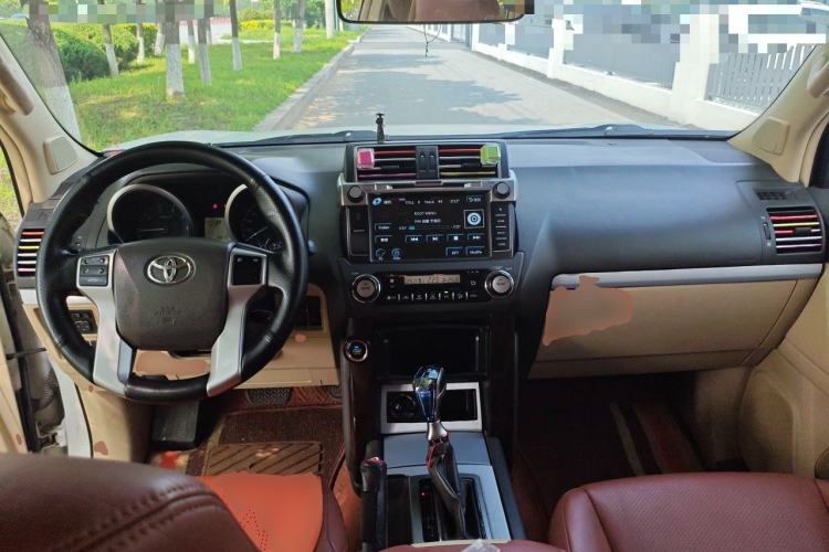Used Toyota Prado  Center Console