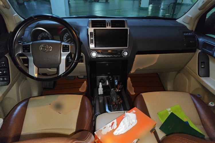 Used Toyota Prado  Center Console