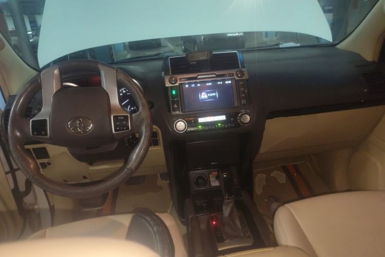 Used Toyota Prado 2015 2.7L TXL Middle East Version Center Console