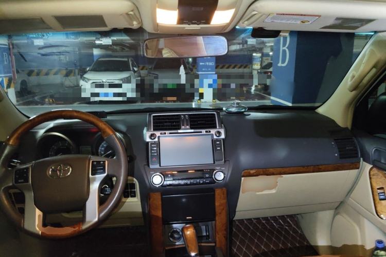 Used Toyota Prado  Center Console