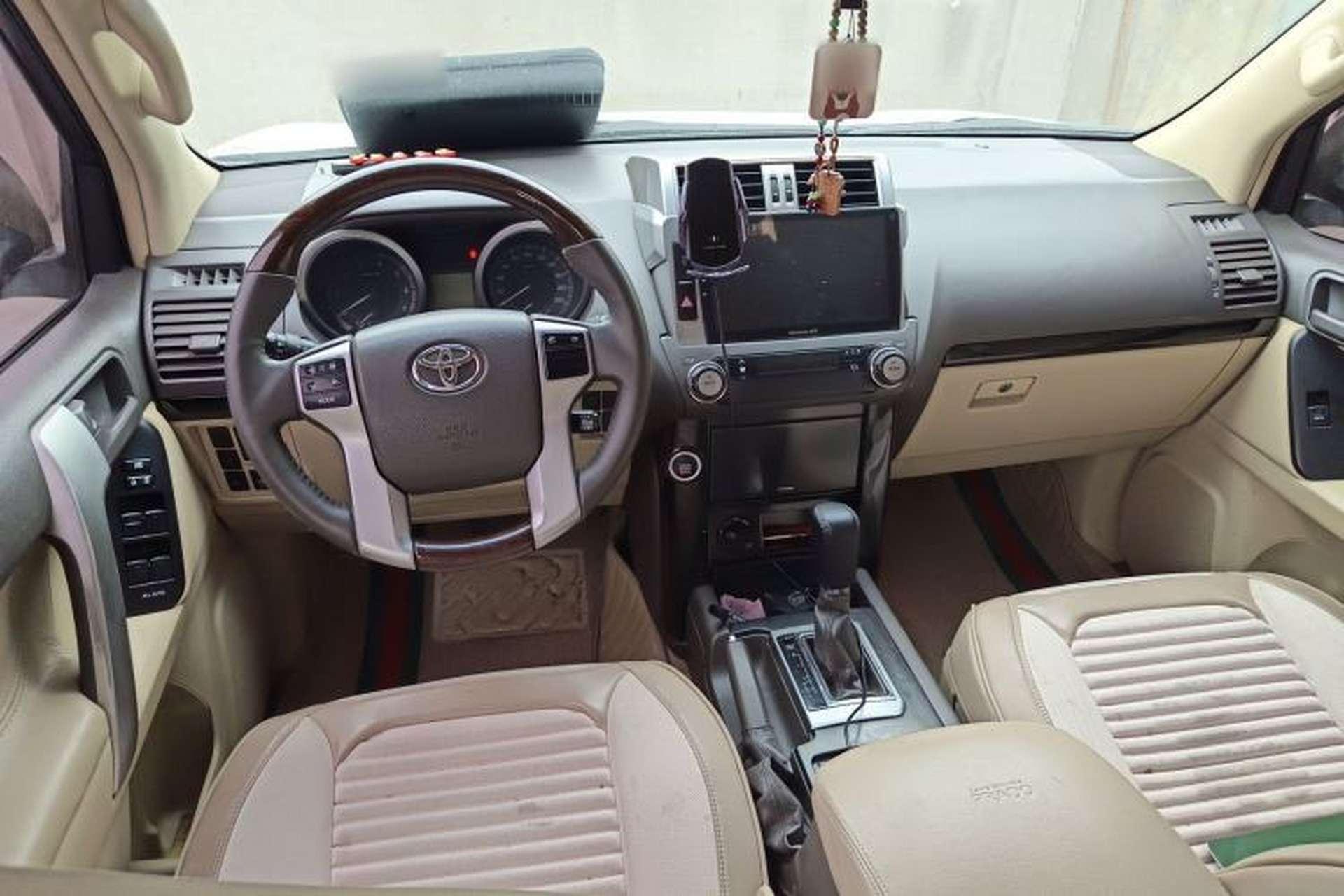 Used Toyota Prado 2015 2.7L TXL Middle East Version Center Console