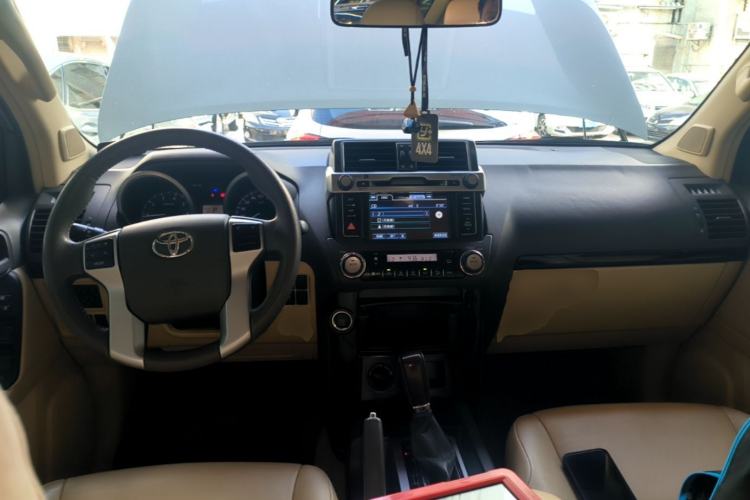 Used Toyota Prado 2015 2.7L Automatic Luxury Edition Center Console