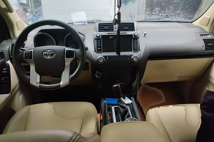 Used Toyota Prado 2015 2.7L Automatic Standard Edition Center Console