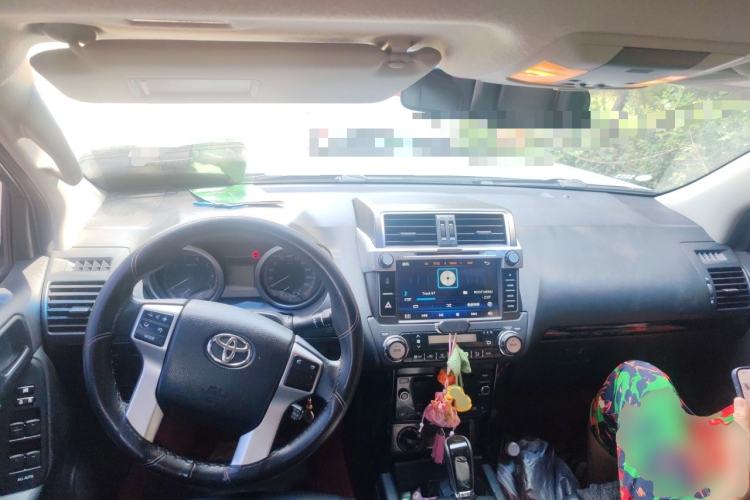 Used Toyota Prado  Center Console