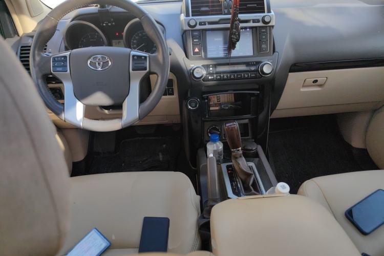 Used Toyota Prado 2015 2.7L Automatic Standard Edition Center Console