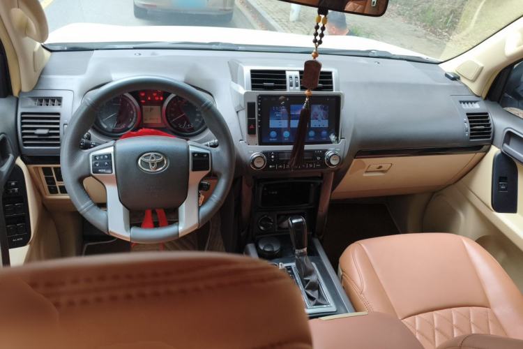 Used Toyota Prado 2015 2.7L 4x4 Gasoline Version 7 Seats U.S. Specification Center Console