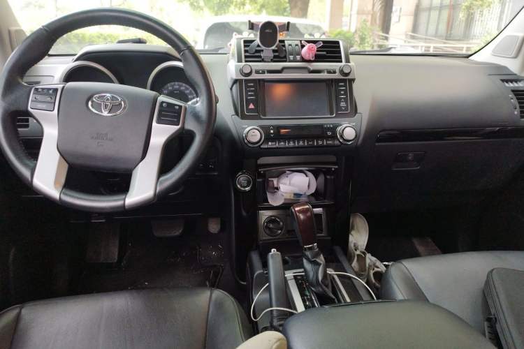 Used Toyota Prado 2015 2.7L Automatic Standard Edition Center Console