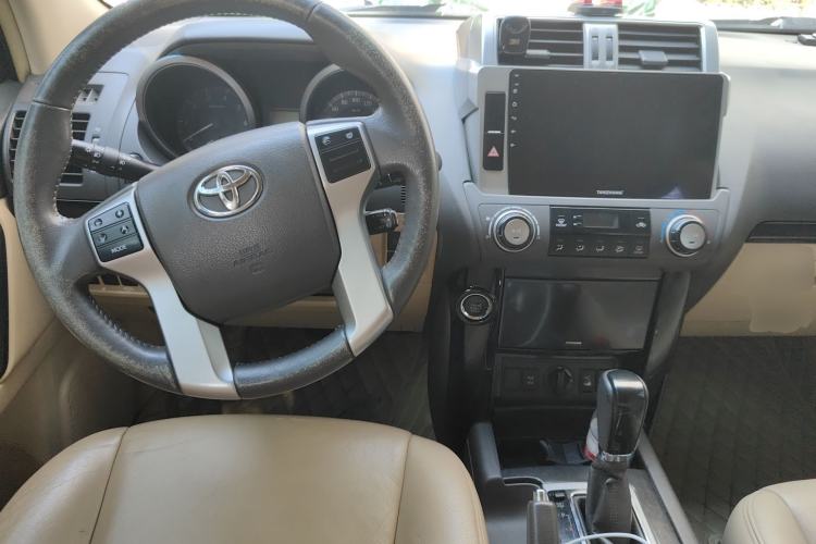 Used Toyota Prado  Center Console