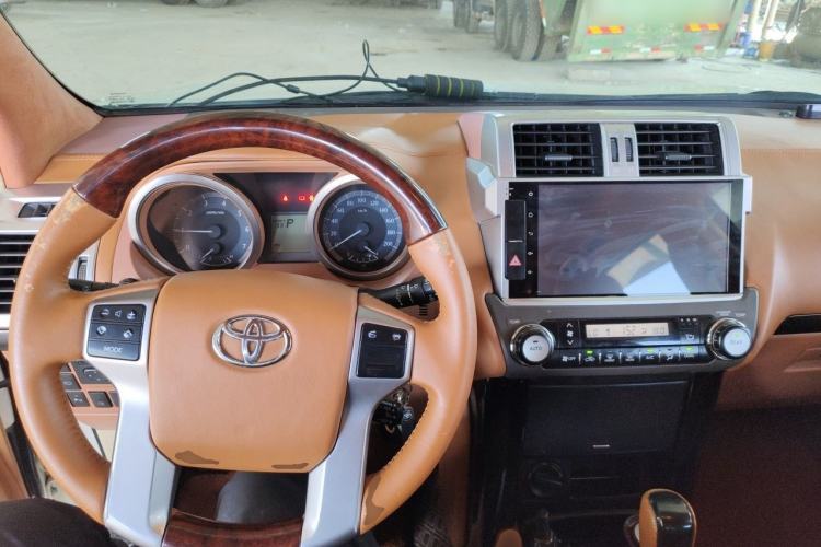Used Toyota Prado 2015 2.7L Automatic Standard Edition Center Console